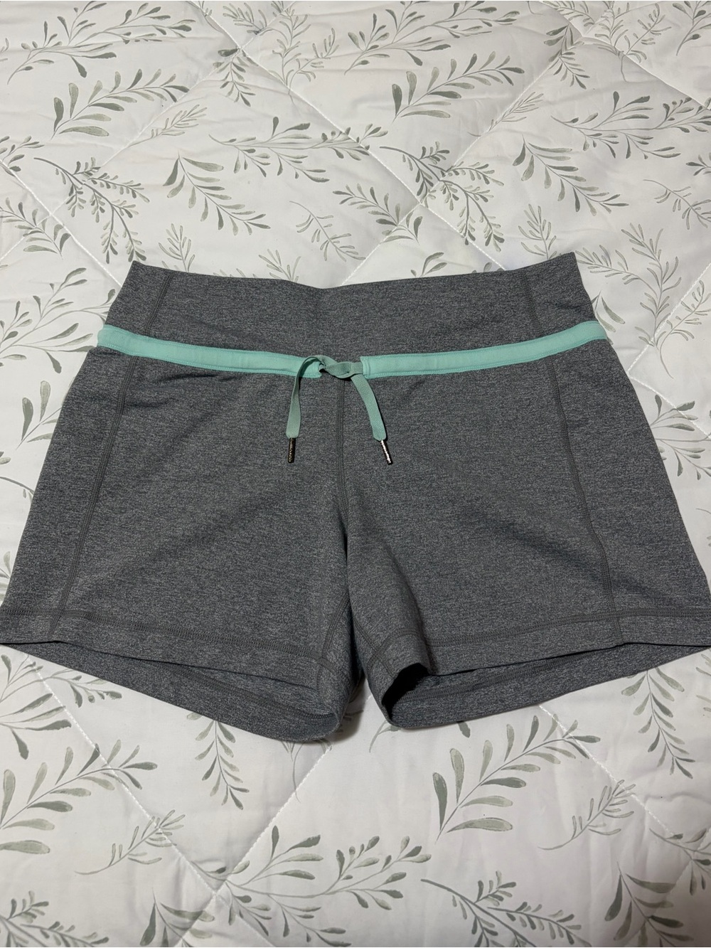 Lululemon Align Shorts Grey & Mint Size 8 Mid Rise Activewear Gym Workout